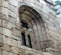 Detalle del ábside; ventanal gótico