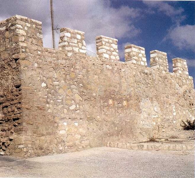 Archivo:Castillo de Agost.jpg