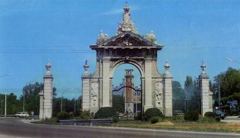 Archivo:Puerta de hierro.1.jpg