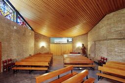 Interior Iglesia Acceso