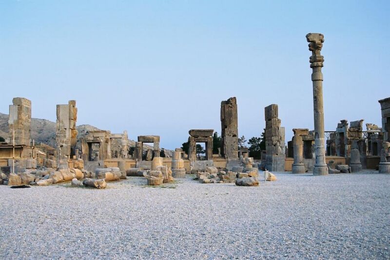 Archivo:Persepolis-Hundred Columns Hall.jpg