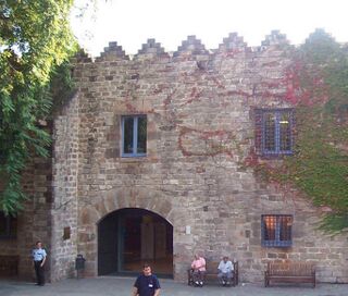Entrada al Museo Marítimo de Barcelona dentro del edificio de las Atarazanas Reales de Barcelona.