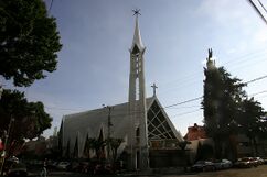 Iglesia de la Milagrosa, Navarte, México. (1953-1957)