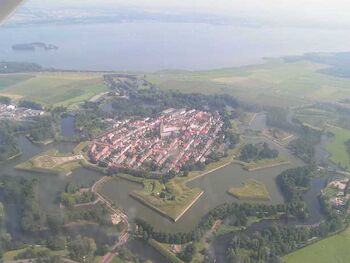 Naarden en Holanda conserva sus fortificaciones, construidas siguiendo el diseño de la traza italiana