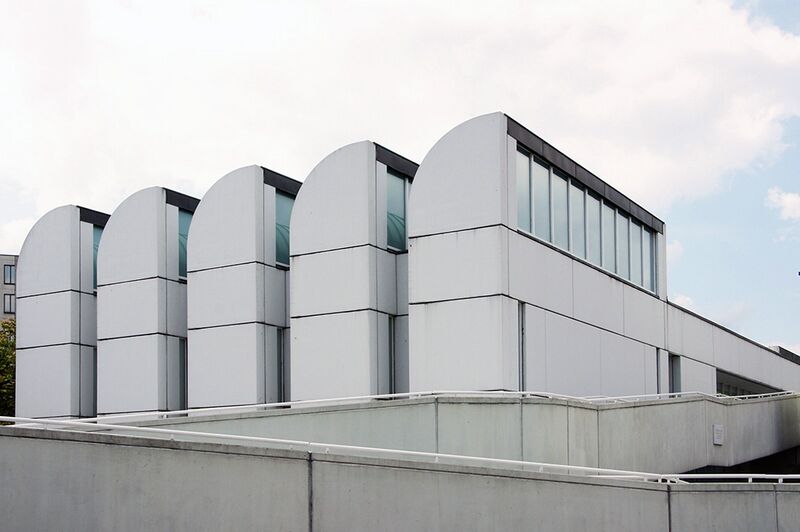 Archivo:Gropius.Archivo de la Bauhaus.jpg