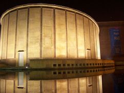 Kleinhans Music Hall, Buffalo, Nueva York; diseñado en colaboración con su hijo Eero Saarinen (1940)