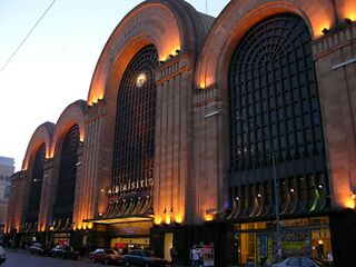 El edificio, con su fachada Art Decó, fue un proyecto del ingeniero José Luis Delpini