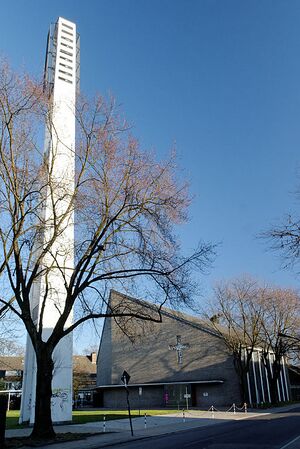 Petruskirche in Duesseldorf-Unterrath, von Nordwesten.jpg