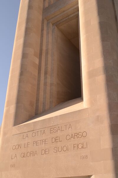 Archivo:Terragni.MonumentoCaidosComo.6.jpg