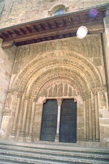 Pórtico del monasterio de Leyre