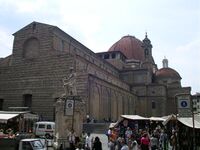 Vista exterior de la Basílica de San Lorenzo.