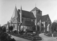 La Catedral en 1892, una vez iniciada la restauración. Se muestra el nuevo chapitel del octágono.