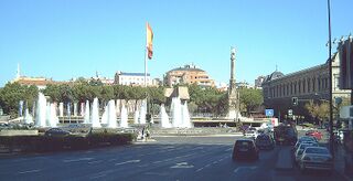 Vista de la plaza desde la Calle de Génova.