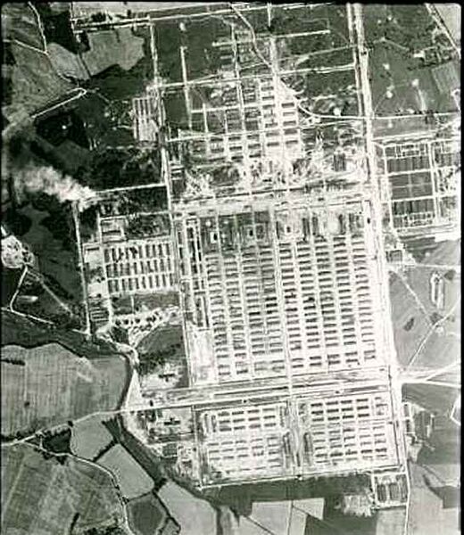 Archivo:Ausschwitz aerial view RAF.jpg