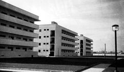 Viviendas obreras en el distrito Azeglio Barra, Nápoles (1946-1947)