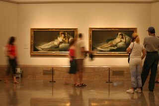 Las majas vestida y desnuda, de Goya, en las salas del Museo del Prado.