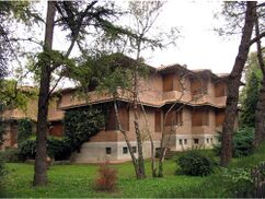 Casa Zambelli, Forlí (1956) junto con F. Helg.