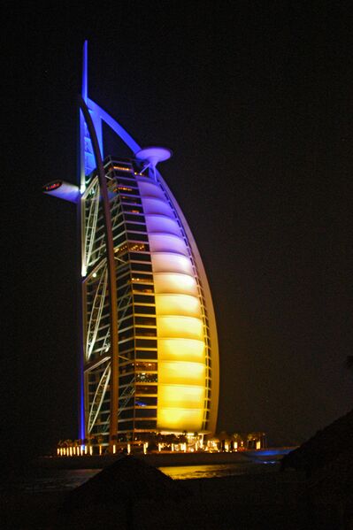 Archivo:Arab Tower in Dubai.jpg