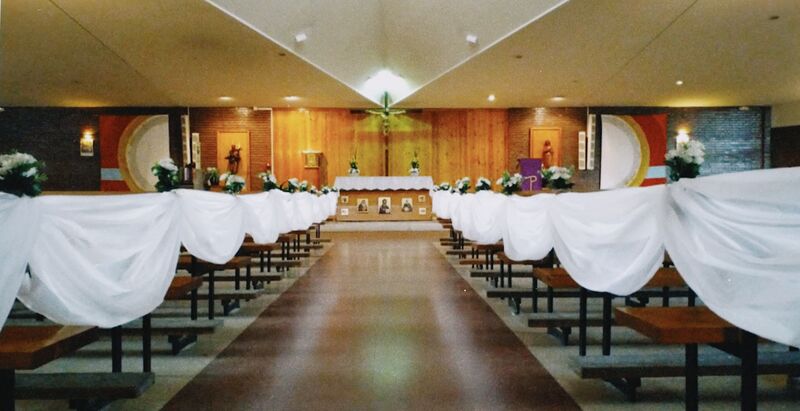 Archivo:Interior iglesia pasillo central.jpg