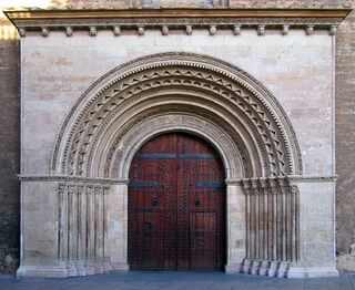 Puerta románica de l’Almoina