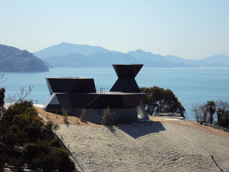 Archivo:Toyo Ito Museum of Architecture Steel Hut.jpg