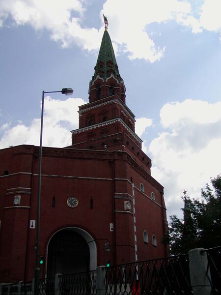 Archivo:Kremlin Borovitskaya Tower.jpg