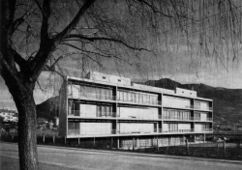 Casa Patriziale en Carasso (1967-1969), junto con Luigi Snozzi