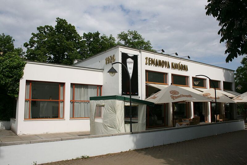 Archivo:Zemanova kavárna Brno Koliště celek 1.jpg