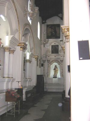Iglesia La Veracruz-nave lateral izquierda-Medellin.JPG