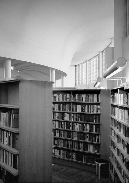 Archivo:AlvarAalto.BibliotecaSeinajoki.6.jpg