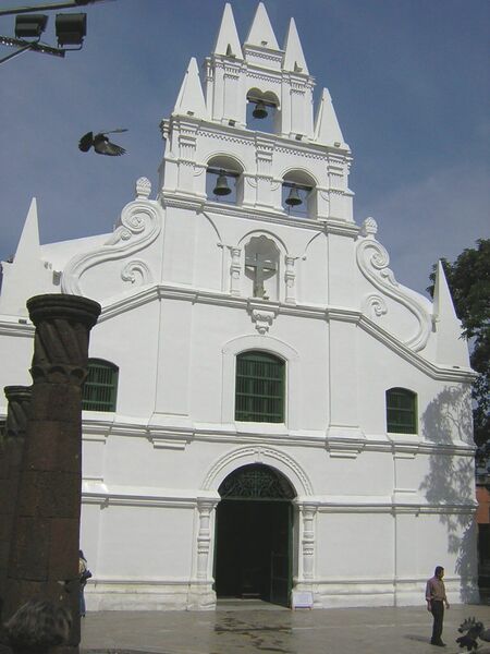 Archivo:Iglesia La Veracruz-Fachada 2-Medellin.JPG