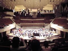 La Orquesta Filarmónica de Berlín ensayando en la Philharmonie.