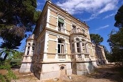 Villa Calamari (1900), también conocido como Palacete de Versalles