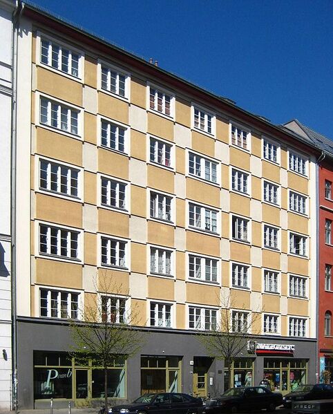 Archivo:Berlin, Mitte, Rosa-Luxemburg-Strasse 15, Wohn- und Geschaeftshaus.jpg