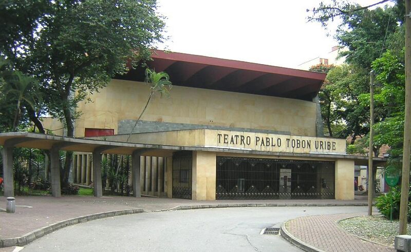 Archivo:Teatro Pablo Tobon Uribe-Medellin.JPG