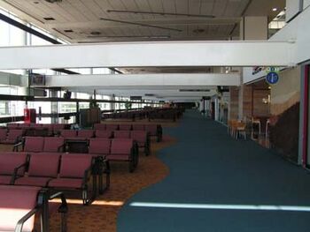Interior Terminal Nacional del Aeropuerto de Santiago.