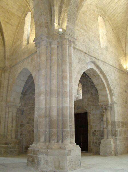 Archivo:Valladolid Abadia Retuerta interior lou.jpg