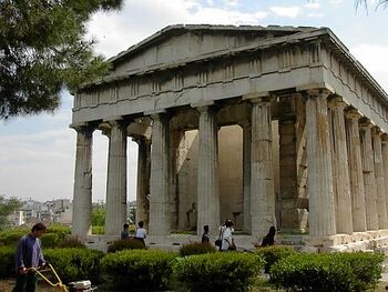 La fachada y el pronao del Hephisteion (templo de Efesto) en Atenas.