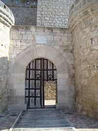 Valladolid Portillo castillo puerta entrada lou.jpg