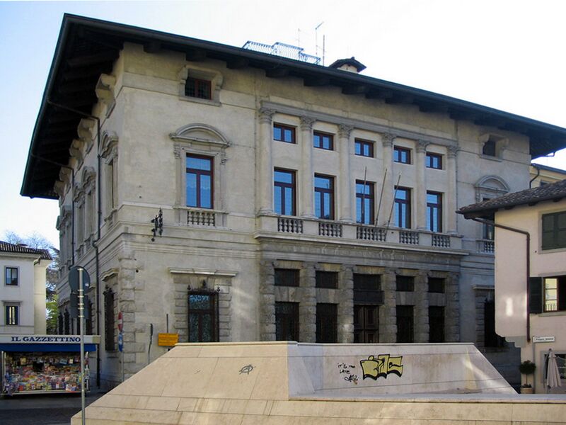 Archivo:Palazzo Antonini foto.jpg