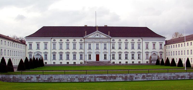 Archivo:Berlin-Schloss Bellevue-Frontalansicht.jpg