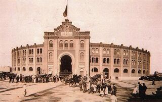 Plaza de Toros de Madrid (1874) de Emilio Rodríguez Ayuso, primer edificio neomudejar