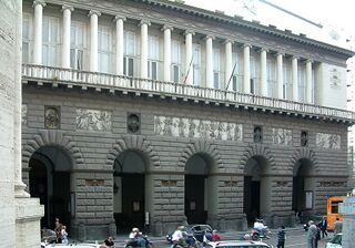 El Teatro San Carlo visto desde la Galería Umberto I.