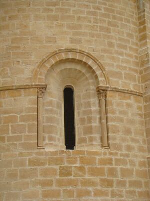 Valladolid Abadia Retuerta ventana abside lou.jpg