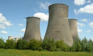 Planta de energía de Didcot, Reino Unido Torres de refrigeración húmedas de tiro natural.