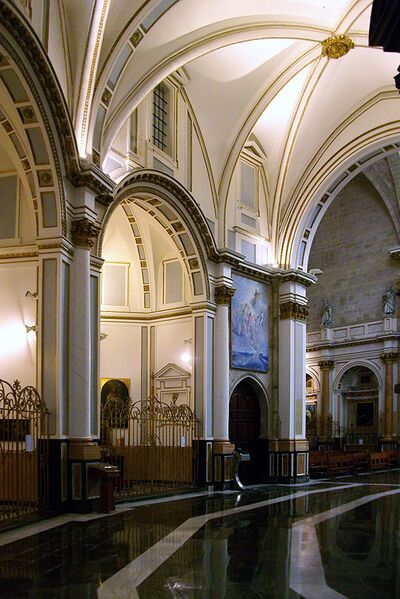 Archivo:Catedral de València, girola.JPG