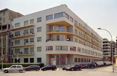 Edificio de viviendas Novocomum]], Como (1927-1929)