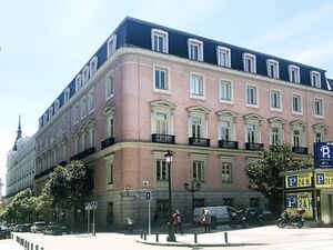 Palacio de Fontagud, plaza del Rey (Madrid), Triplecaña, 2018-04-16.jpg