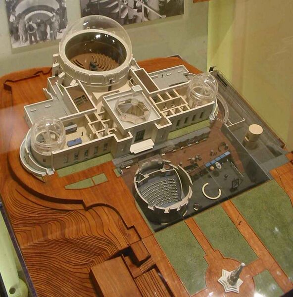 Archivo:GriffithObservatory renovations model.jpg