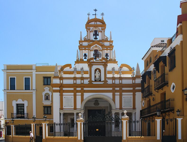 Archivo:Exterior of Basílica de la Macarena, Sevilla 20180719.jpg